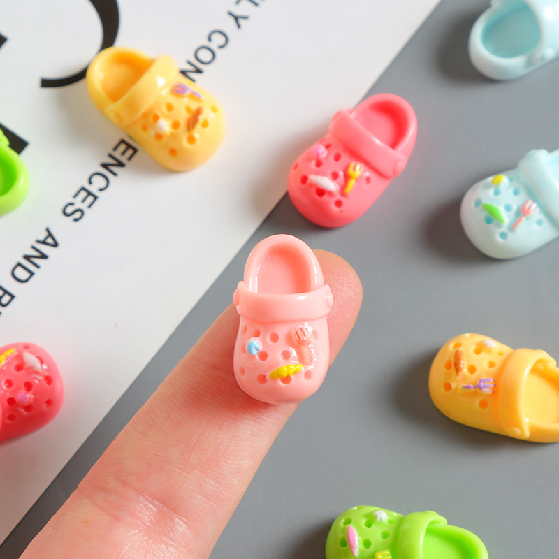 漫画マルチカラースリッパ樹脂アクセサリー diy クリーム接着剤携帯電話ケースヘアピンキーホルダー冷蔵庫マグネット材料卸売|undefined