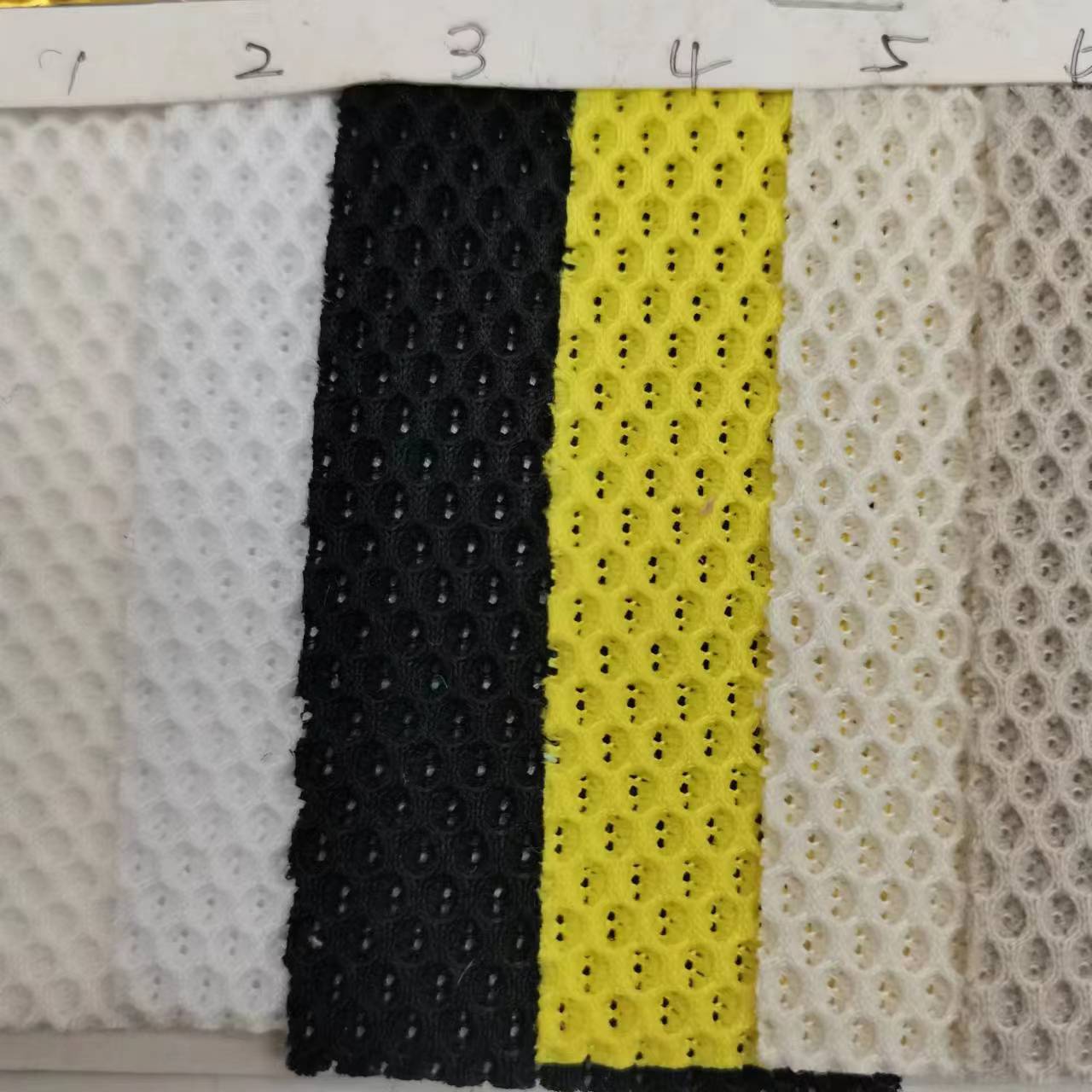 现货三层网辅料 立体网眼网布 批发箱包鞋材宠物装饰材料