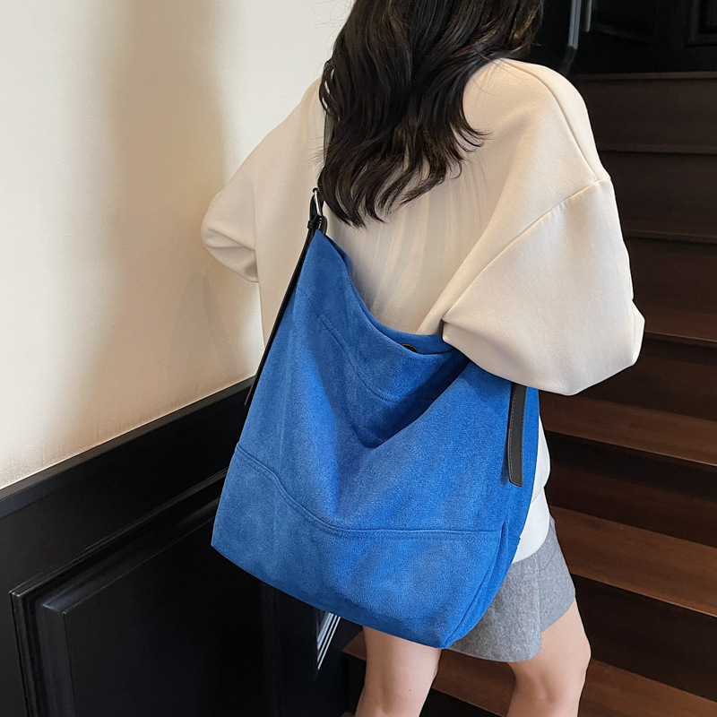 Bolsa de cubo de gran capacidad esmerizada transfronteriza para mujeres 2025, otoño y invierno, nueva bolsa de hombro coreana de alto valor de cara, bolsa de tendencia debajo de la axila