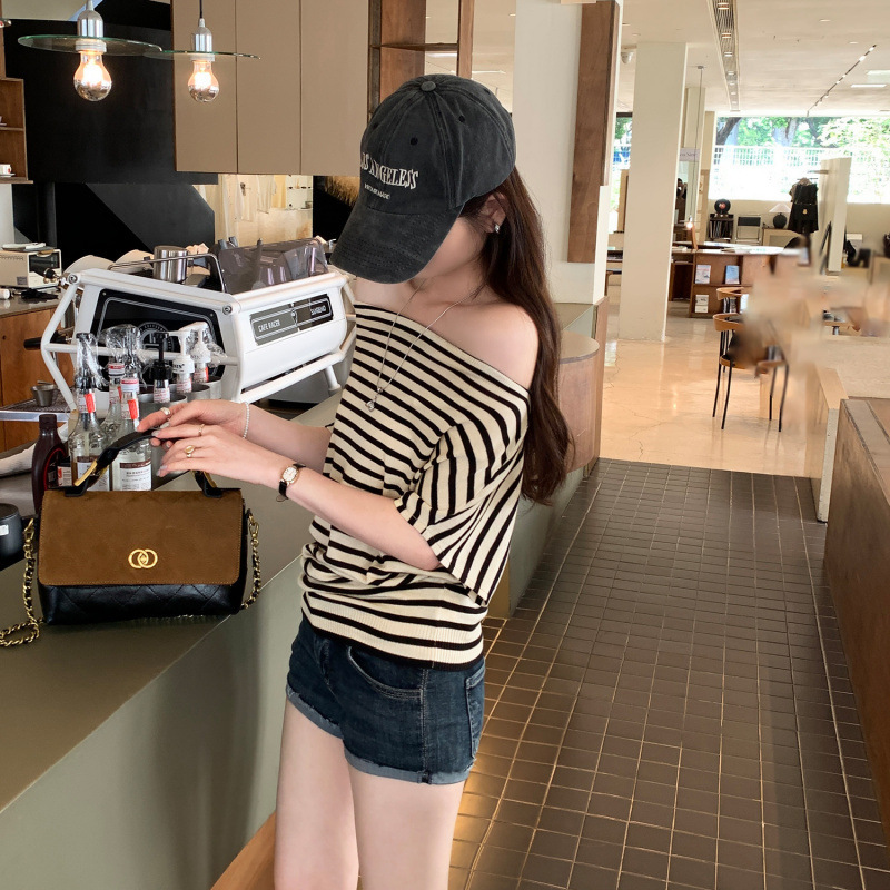 Discount Brand High-End Stripesd One-Line Collar Short-Sleeved T-Shirt for Women 2025 New Style Unique and Super Nice Off-Shoulder Top