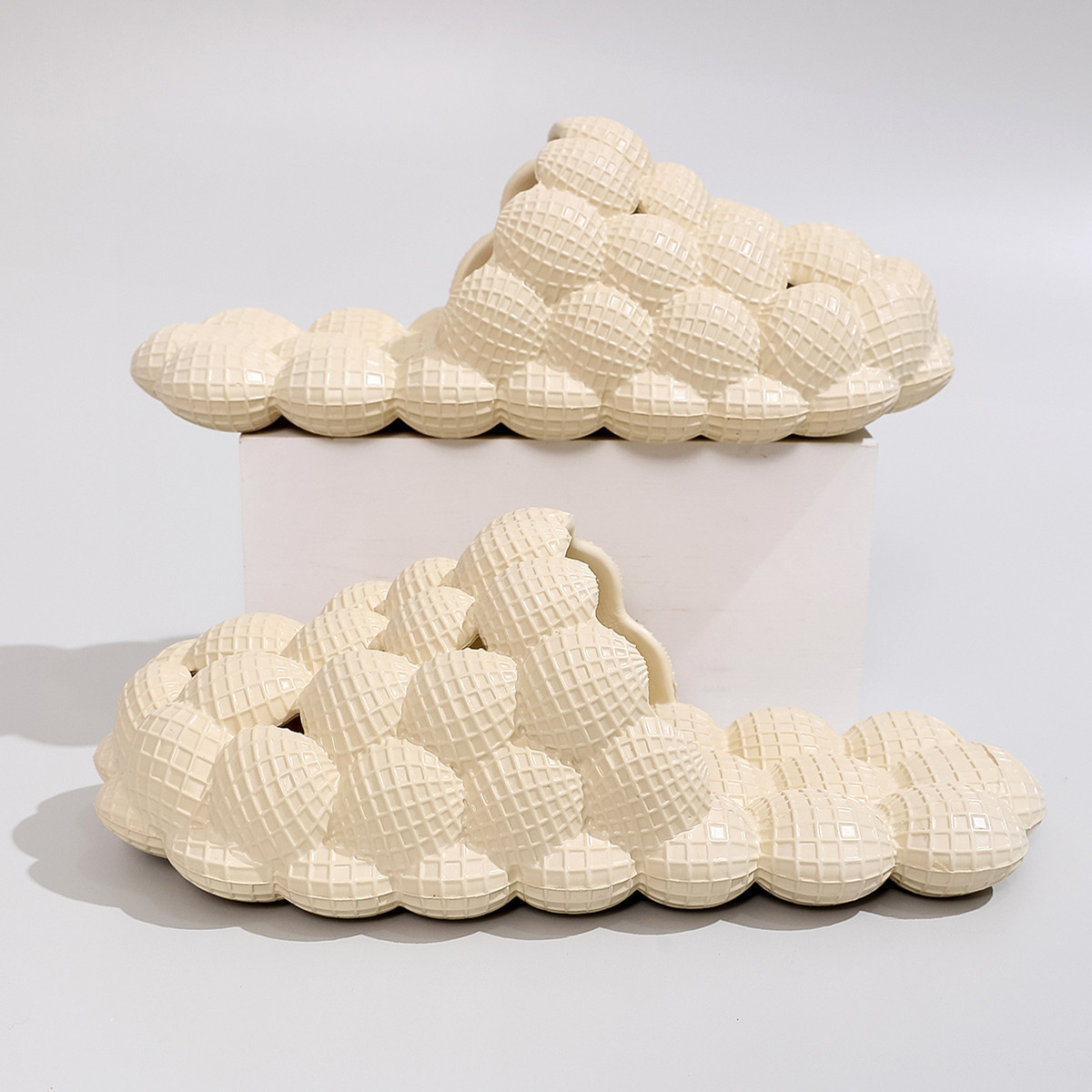 Sandalias de verano al por mayor desgaste de las mujeres al aire libre hogar grueso inferior pareja interior antideslizante EVA casa antideslizante zapatillas de burbuja