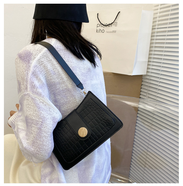 Black French chain bag