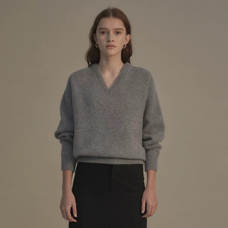 Korean style reading writtenV collar sweater women's 2024 autumn and winter new lazy high-end wool sweater