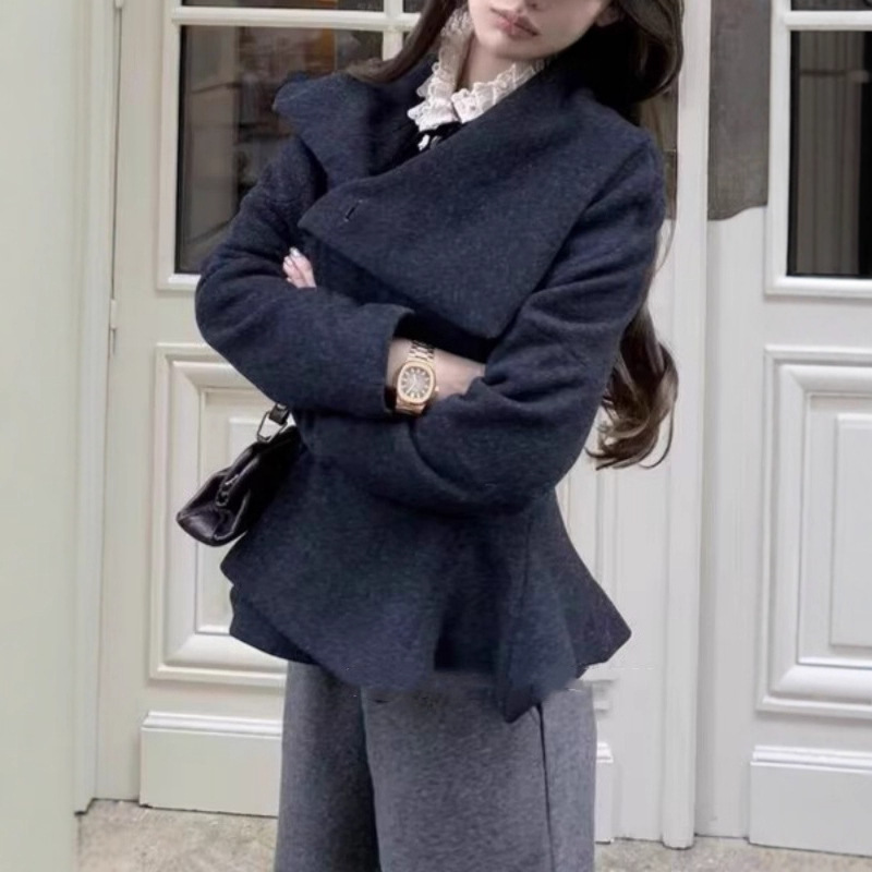 [Vintage Lady] Show Vivian Waist-Cinching Flower Bud Hem Woolen Outwear Women's Black Woolen Outwear