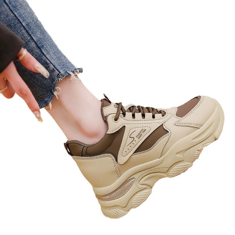 2024 primavera nuevo pequeño aumento de altura zapatos de mujer coreano universal adelgazante zapatos muffin zapatos deportivos casuales