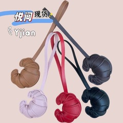 皮革手工多层萌牛角包电子商务钥匙箱包挂坠小众面包挂件配饰吊坠