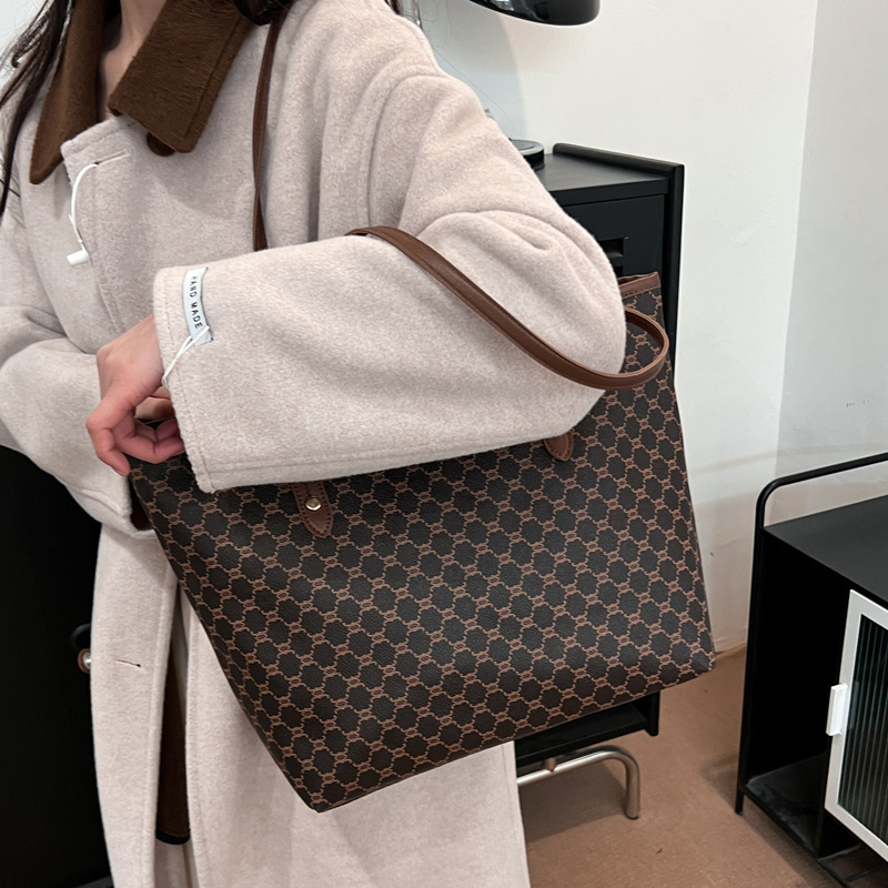 シンプルでファッショナブルな女性用大容量バッグ 2025 人気のトレンディな 6 レディース トートバッグ 通勤 大容量 ショルダーバッグ|undefined