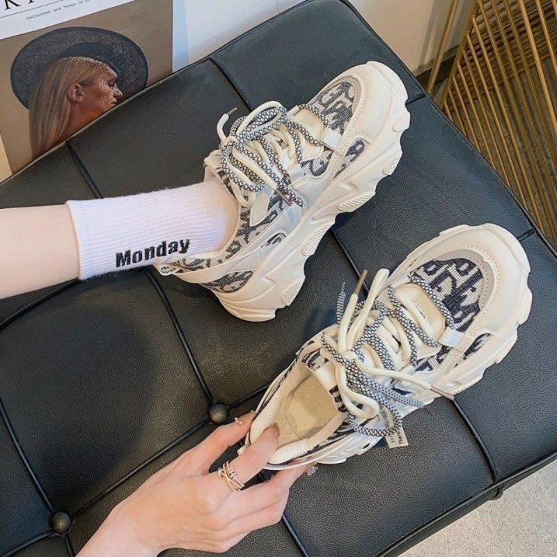 여성용 운동화 여학생을위한 봄 새 신발 한국어 버전 다용도 메쉬 기능 슈퍼 핫 캐주얼 아빠 신발 트렌드