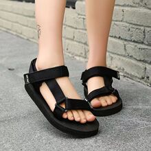 �ļ��¿�һ�֎���Ь�����Еr���n��ٴ����e�W����ЬŮԽ��ɳ��Ь