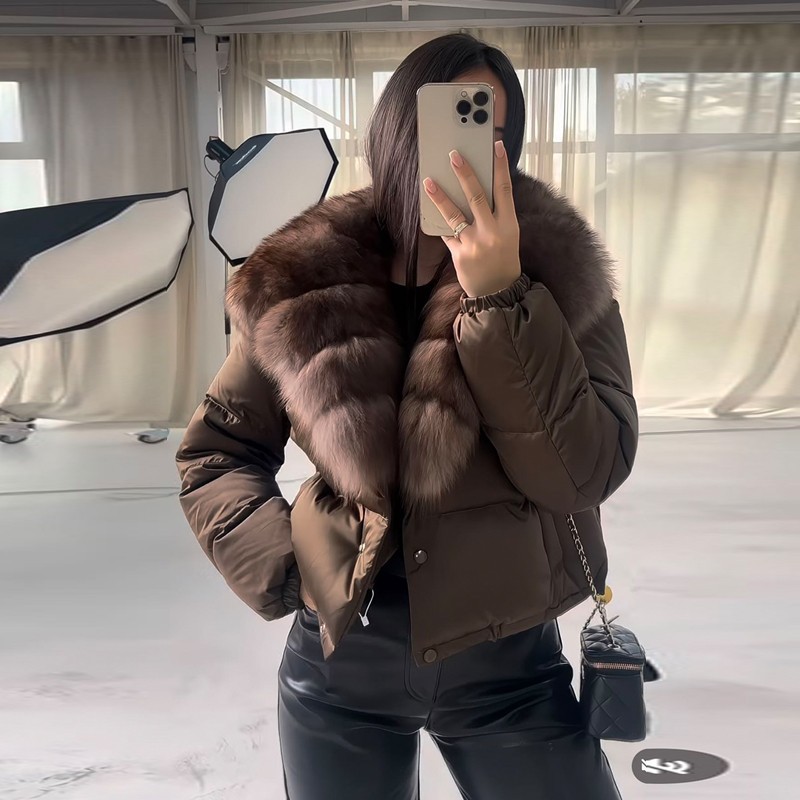 欧洲站2025冬新款狐狸毛领鹅绒羽绒服女短款时尚宽松加厚皮草外套