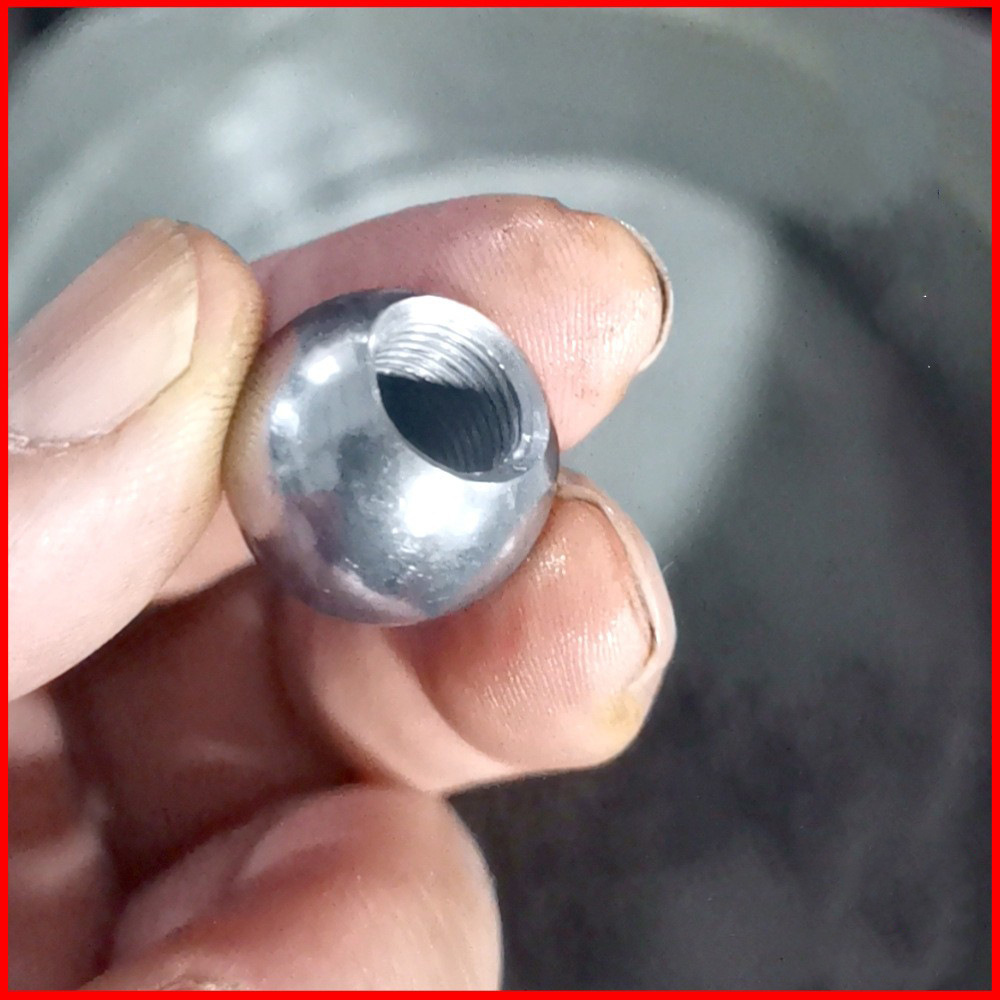 厂家打孔钢珠钻孔钢球实心攻牙铁球内螺纹不锈滚珠通孔 半孔铁珠