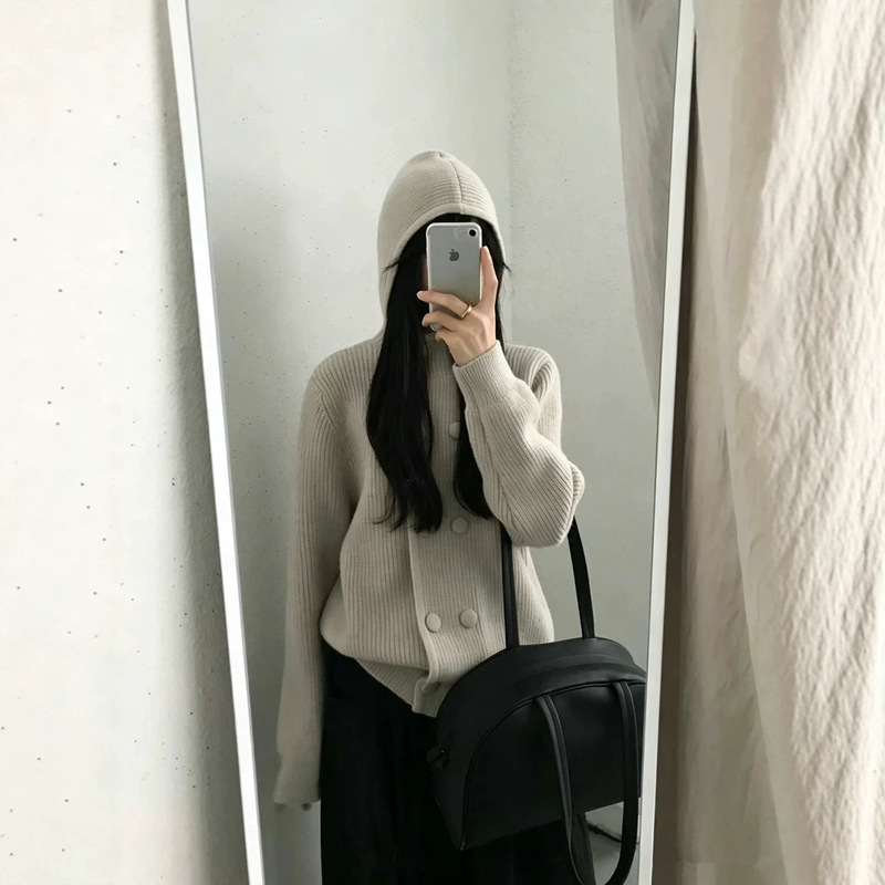 Hong Kong-style retro double-breasted hooded cardigan sweater for women, 2026 autumn/winter new collection, loose and relaxed knit outerwear, trendy