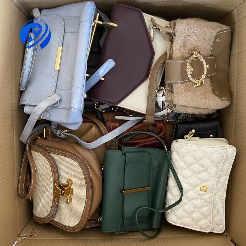 Second-Hand Clothes Clothing Second-Hand Leather Bag Boutique Small Bag Wholesale Whole Box Export Second-Hand Clothes Clothing Second-Hand Leather Bag Boutique Small Bag Wholesale Whole Box Export