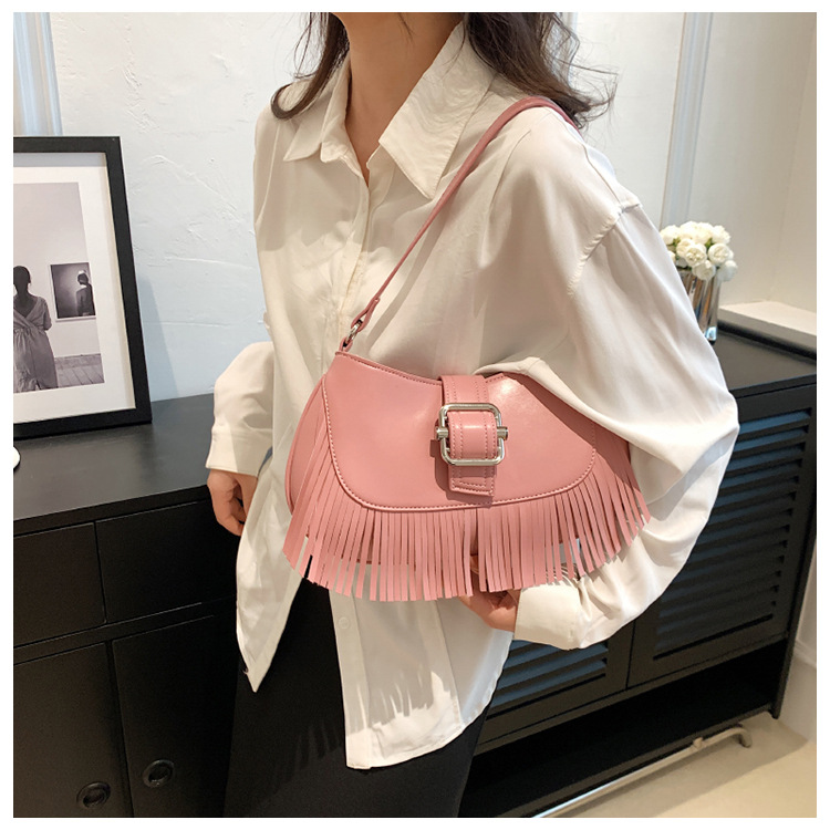 Women's Medium Pu Leather Solid Color Streetwear Tassel Pillow Shape Zipper Underarm Bag display picture 12