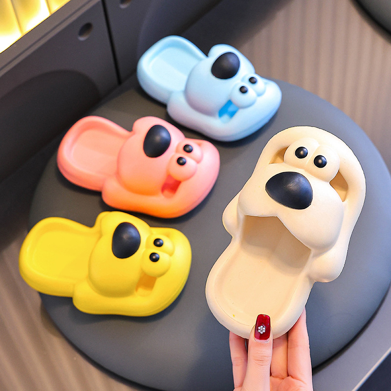 Zapatillas para niños verano 2025 nuevo antideslizante interior para niños y niñas lindos niños pequeños y medianos bebés en casa zapatillas para niños