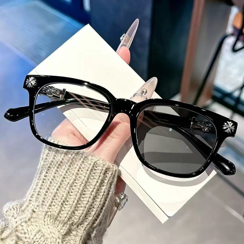 Cross-border color-changing sunglasses, new style, unisex square frames, blue light blocking, plain lenses, metal print, fashionable optical glasses Cross-border color-changing sunglasses, new style, unisex square frames, blue light blocking, plain lenses, metal print, fashionable optical glasses
