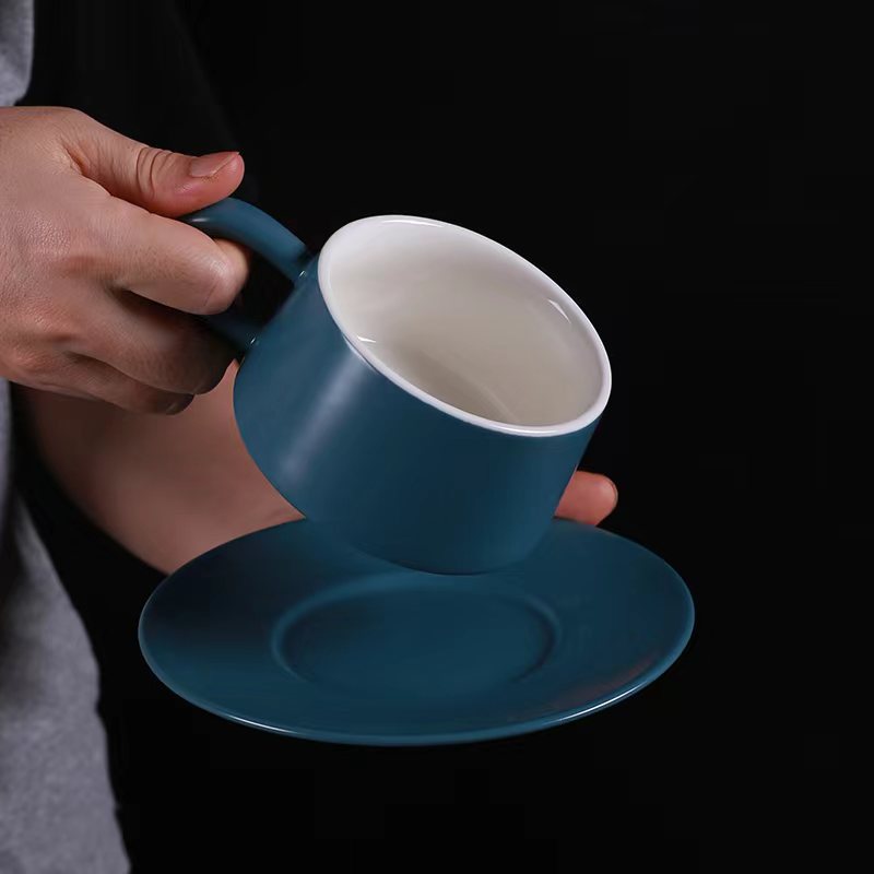 Taza de café de cerámica azul de alto valor con cuchara simple mate taza de agua creativa taza de té de la tarde casera