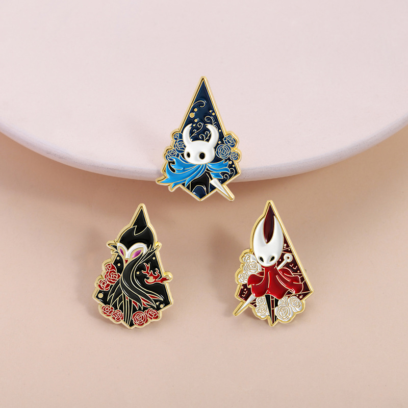 Cartoon Anime Brooch Hollow Knight Film and Television Anime Merchandise Metal Badge Versatile Clothing Accessory Commemorative Gift Cartoon Anime Brooch Hollow Knight Film and Television Anime Merchandise Metal Badge Versatile Clothing Accessory Commemorative Gift
