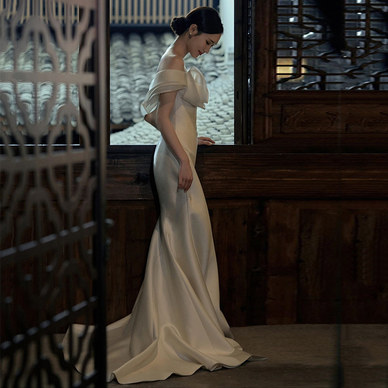 One-Shoulder Fishtail Satin Main Wedding Dress 2026 New Style Simple Fairy-Like Elegant Bride Travel Photo Light Wedding Dress for Petite Figures One-Shoulder Fishtail Satin Main Wedding Dress 2026 New Style Simple Fairy-Like Elegant Bride Travel Photo Light Wedding Dress for Petite Figures