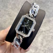 С���L朗l�ʯ�r�����eС���ֱ�Ů���õ���Ů��C��ͬ��ʯӢ��