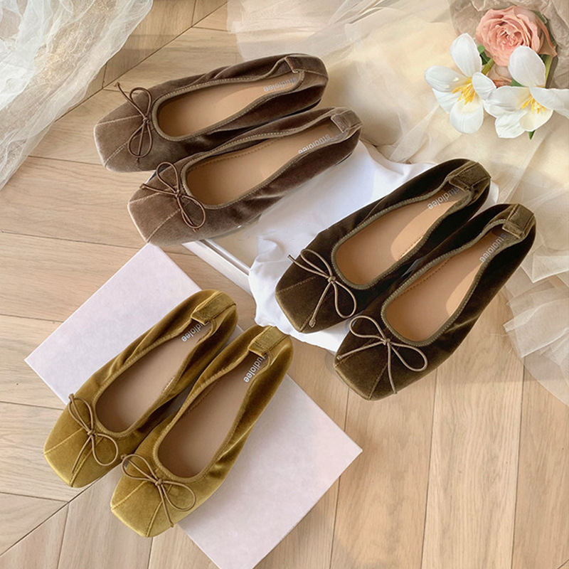 In stock~Grape Mom's same style velvet ballet style 2026 new elegant square-toed shoes with bow and shallow neckline for women In stock~Grape Mom's same style velvet ballet style 2026 new elegant square-toed shoes with bow and shallow neckline for women