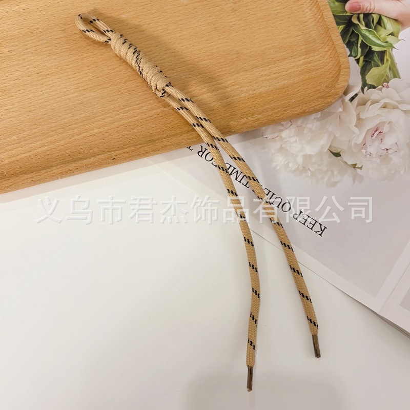 編みカバンのストラップの螺旋の結び紐のiuは鍵のボタンのネットの赤い色の結びの縄の装飾の部品を結びます。