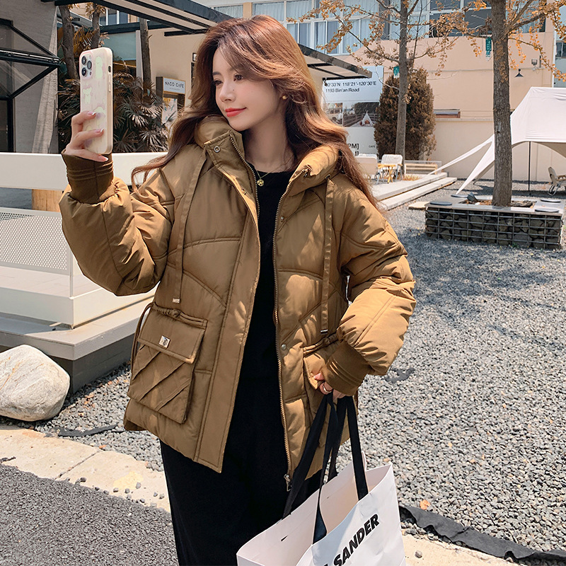 Capa de algodón de pluma corta para mujeres otoño y invierno 2024 nuevo estilo suelto de gran tamaño exterior grueso abrigo de algodón cálido chaqueta de algodón