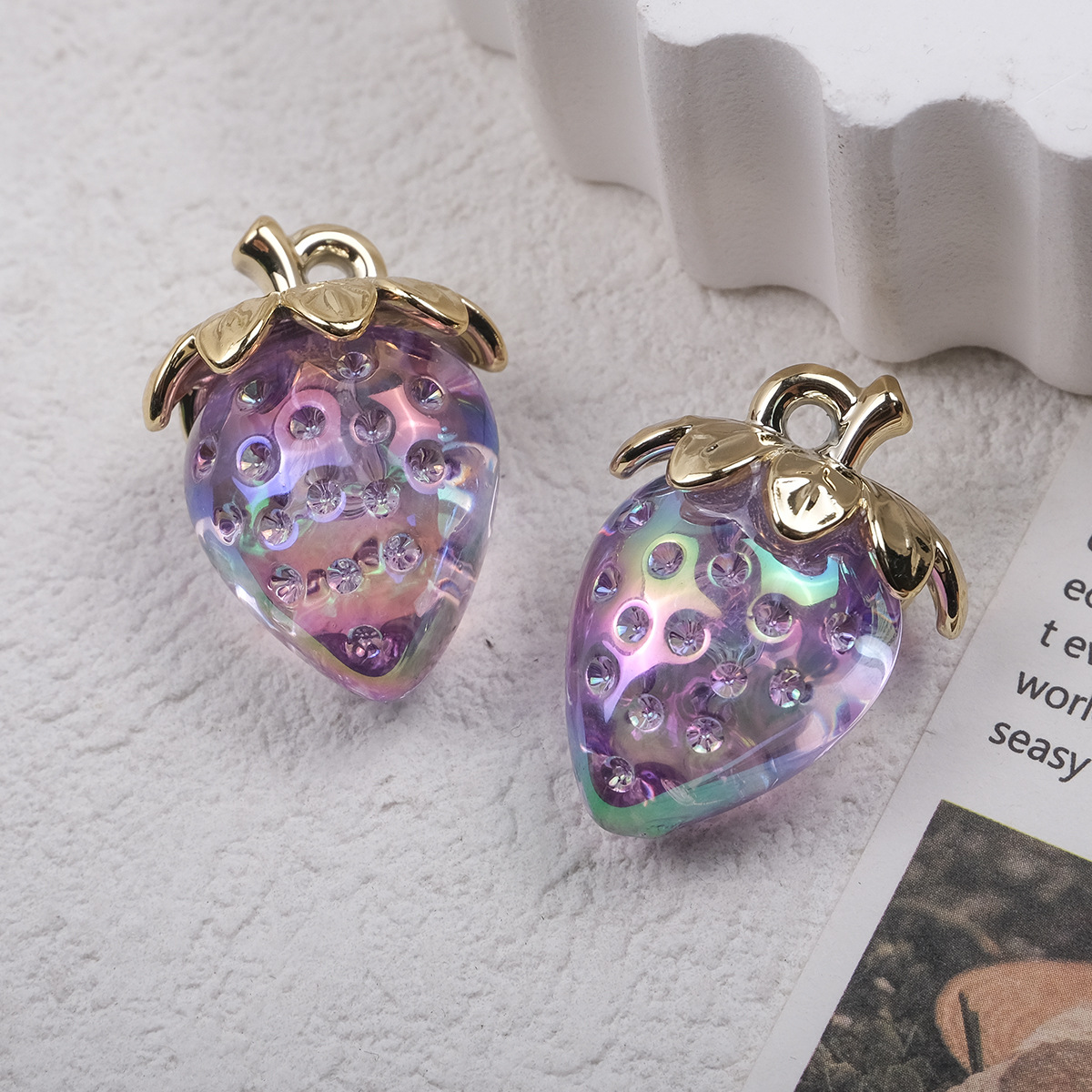 1 Piece Quantity 1 Piece 31mm*22mm Arylic Strawberry Pendant