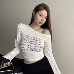 セクシーなワンショルダー長袖Tシャツ レディース 秋 スリムフィット インナー ニット ボトムス ショート丈トップス レタープリント