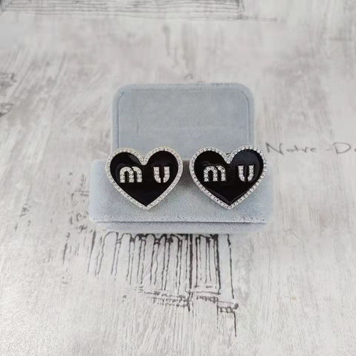 Heart-shaped Miu Miu brooch m home clothing accessories matching shoes hats bags accessories glue rhinestone alloy products