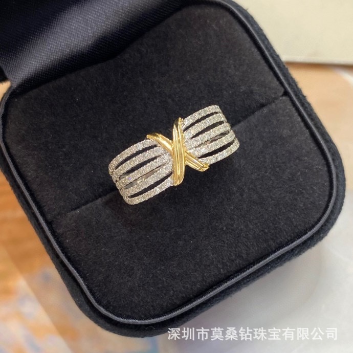 Two-color design ring