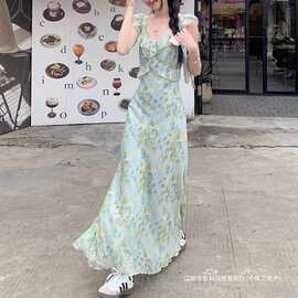 法式碎花吊带连衣裙子女夏季2026新款修身显瘦海边度假沙滩长裙