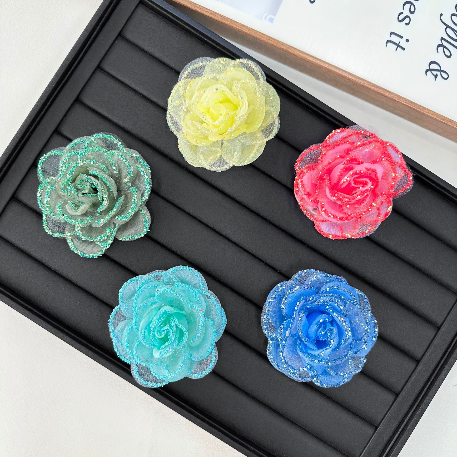 Hermoso multicolor polvo brillante tela de malla color brillante hecha a mano accesorios para el cabello DIY ropa de decoración zapatos de mujer sombreros material de bolsas