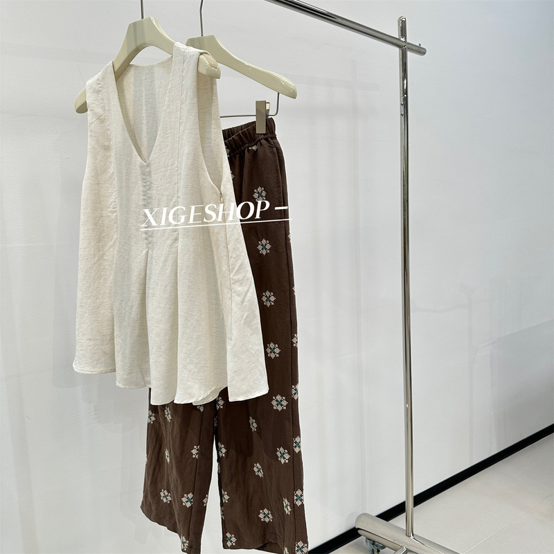 Commuting Korean V Neck Pleated Shirt for Women in Summer Slimming Look A-Line Loose Sleeveless Babydoll Top 2025 New Style