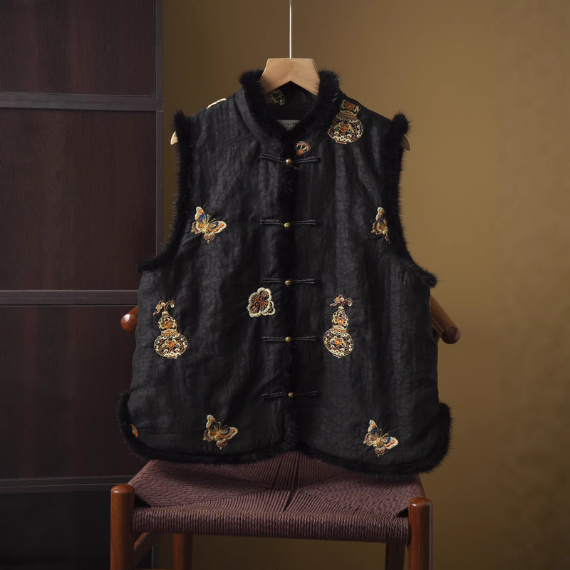 Silk Tortoise-Patterned Xiangyun Silk Cotton Vest with Chinese-Style Embroidery and Mink Fur Collar, Filled with 100% Mulberry Silk Silk Tortoise-Patterned Xiangyun Silk Cotton Vest with Chinese-Style Embroidery and Mink Fur Collar, Filled with 100% Mulberry Silk