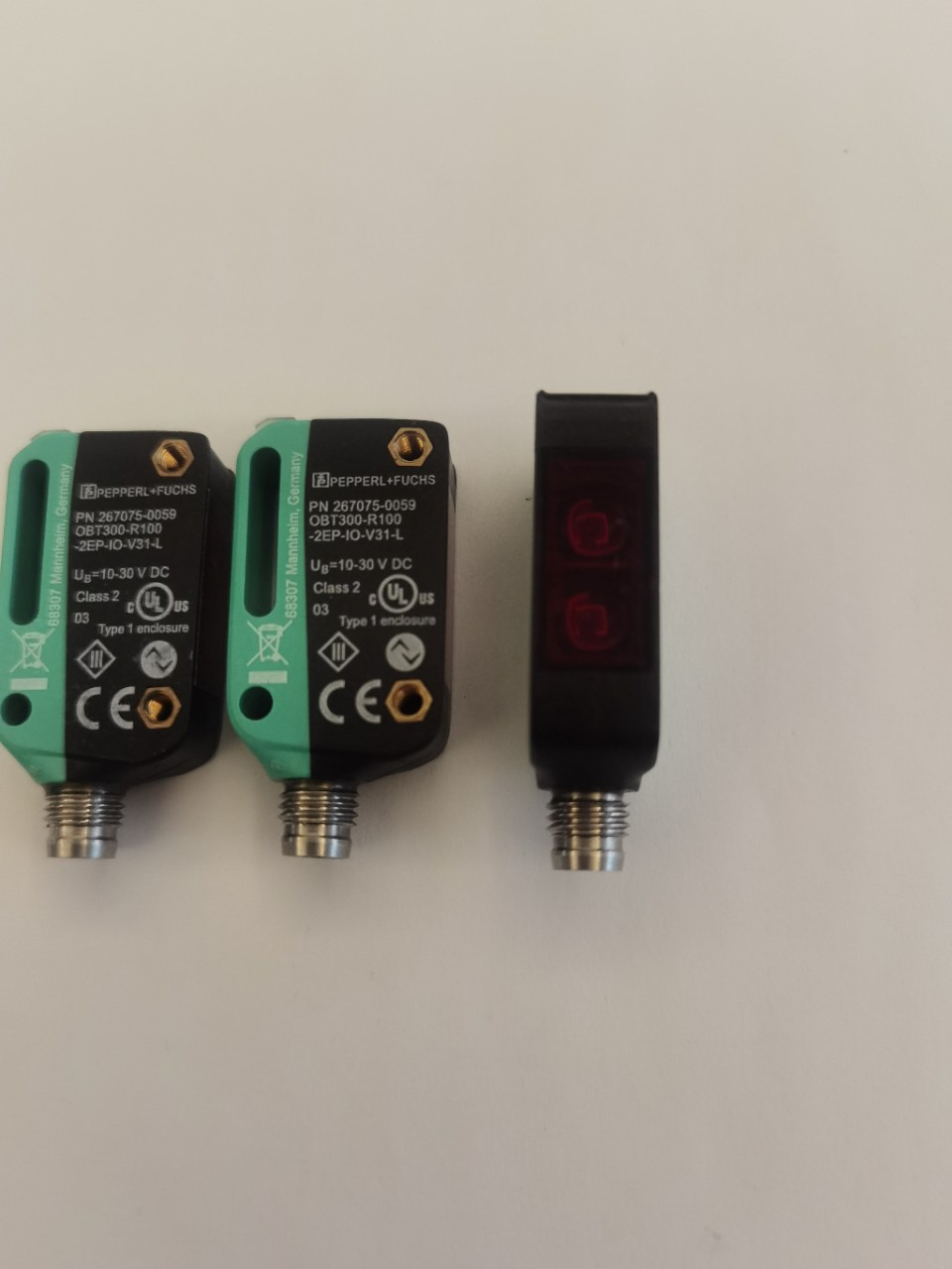 光电开关 激光三角测距传感器 OBT300-R100-2EP-IO-V31-L