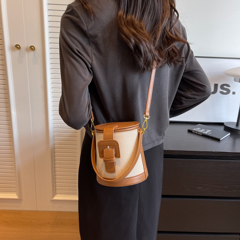 Bolso de lujo ligero estilo retro para mujer, nuevo estilo 2025, de lona con bloques de color, versátil, tipo bandolera de nicho