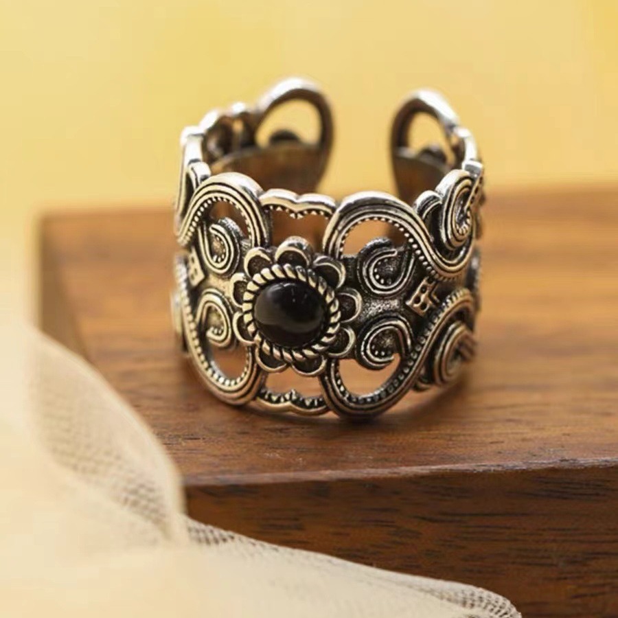 Vintage Chinese totemring met een verweerd, hol patroon, brede open wijsvingerring voor dames_voghion.com