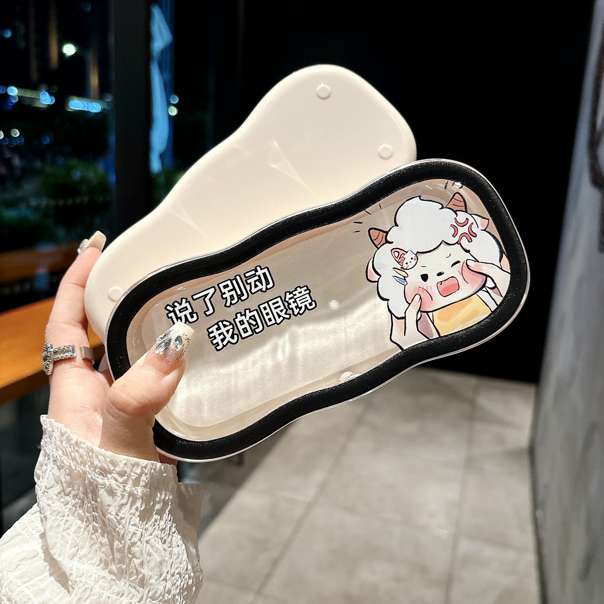 Caja de gafas transparentes de borde de la nube, alta sensación de almacenamiento portátil, niños, niños, niños, estudiantes, lindos, caja de gafas al por mayor