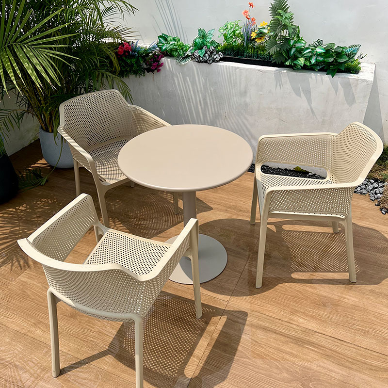 Mesa y silla de patio al aire libre combinación de balcón al aire libre zona de ocio jardín tienda de té de leche de plástico exterior impermeable y protector solar