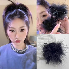女性用ブラックメッシュフェザーグリッパー2025新しいスタイルの後頭部ふわふわハイポニーテールヘアピンハイエンドハーフタイヘアグリッパー