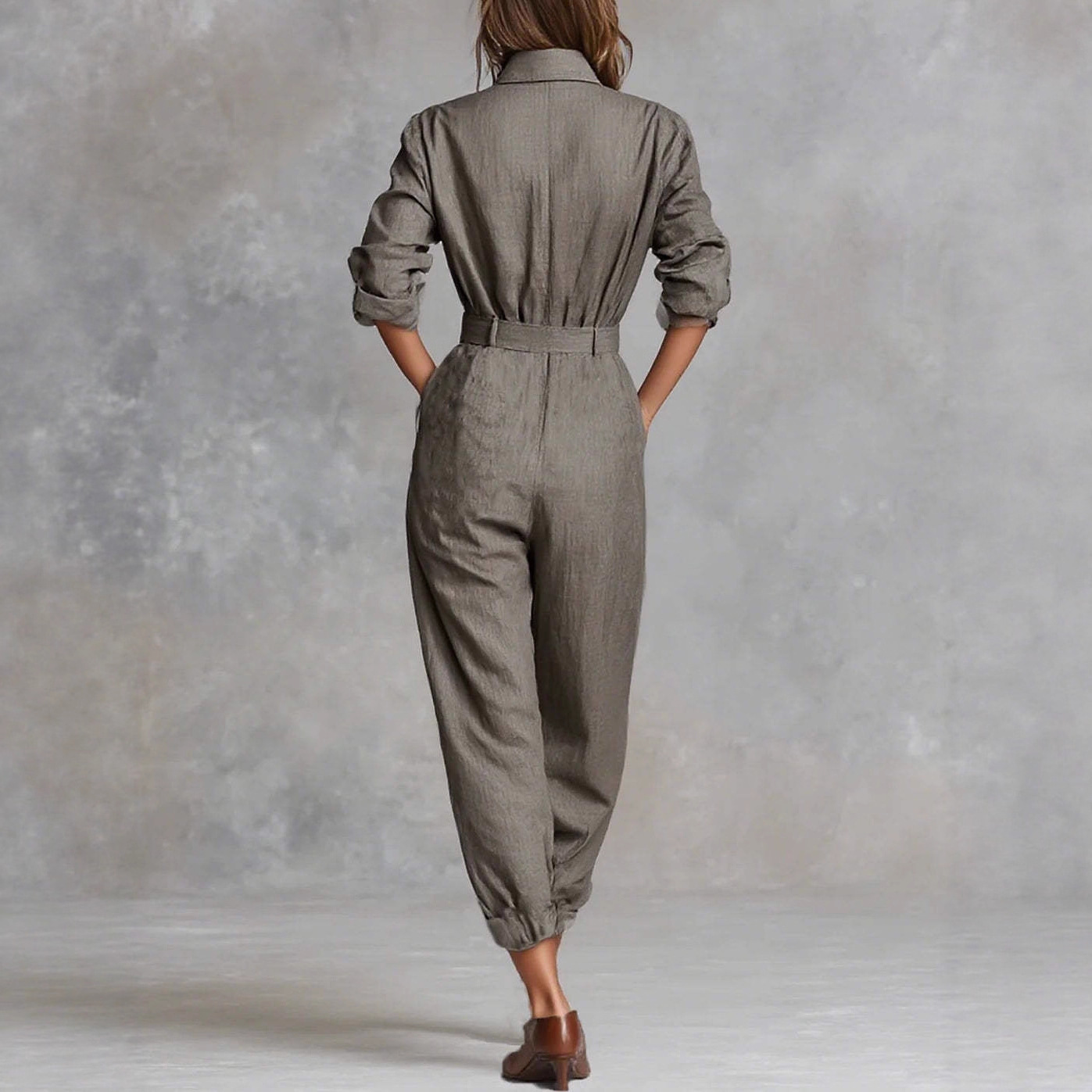 Tuta donna elegante con colletto a camicia e maniche lunghe_voghion.com
