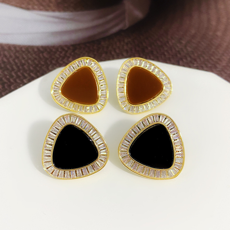 Acrylic elegant small design fashionable earrings with zircon