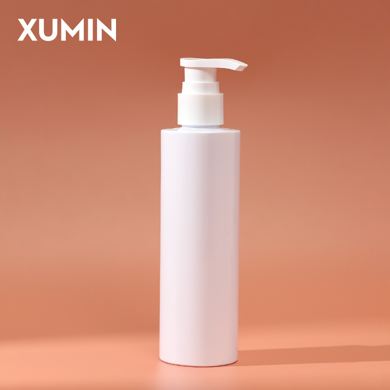Empaquetado cosmético Xumin hombro plano botella de acondicionador PET 150-200ml botella de champú blanco al por mayor