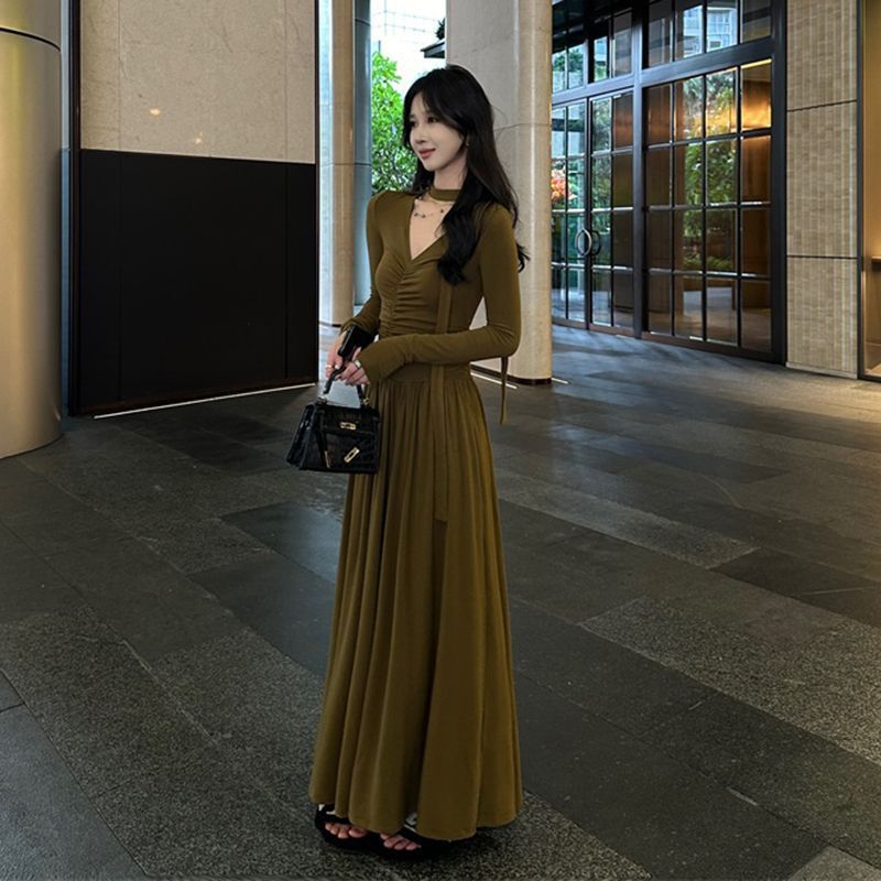 小众设计感褶皱飘带气质连衣裙女秋季修身显瘦a字针织大摆长裙|undefined