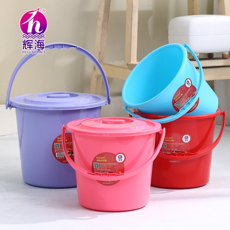 Factory direct plastic small bucket portable with lid thickened household outdoor bucket fishing storage multifunctional bucket
