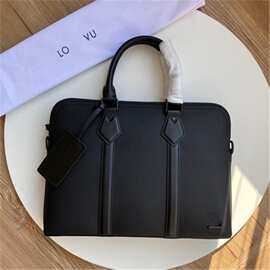 L驴男包牛皮字母点缀吊坠公文包手提包单肩包挎包高品质图片实拍