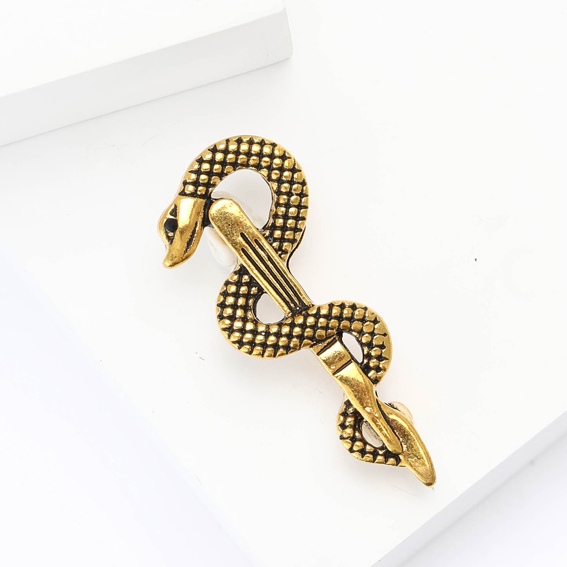 Unisex Gender Enamel Design Lady Pin Snake Alloy Enamel Unisex Brooches