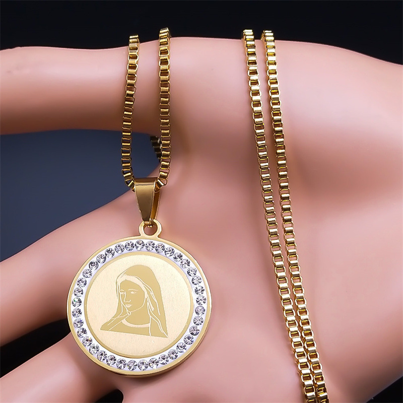 Elegant Pendant Necklace