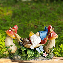 小矮人躺在蘑菇吊床创意摆件树脂工艺品侏儒精灵庭院太阳能装饰品